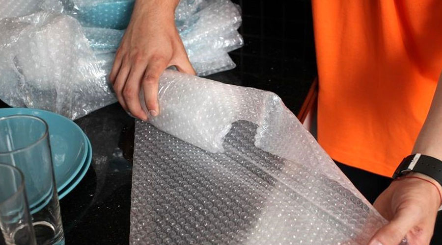 بسته بندی ظروف با نایلون حبابدار